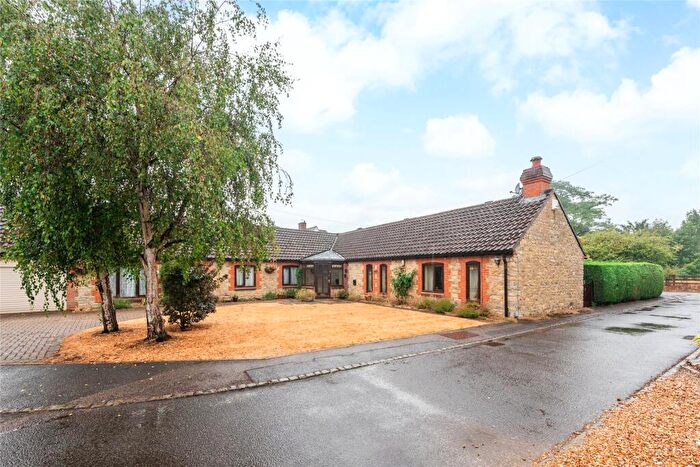 3 Bedroom Bungalow For Sale In The Old Barns, Biddenham, Bedfordshire, MK40
