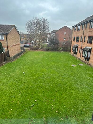 2 Bedroom Flat To Rent In Plowman Close, London, N18