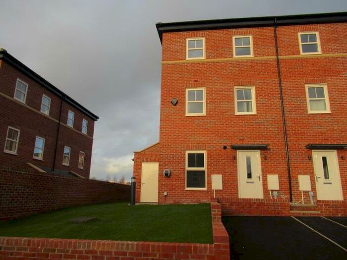 2 Bedroom Semi-Detached House To Rent In Roche Avenue, Leeds, LS14