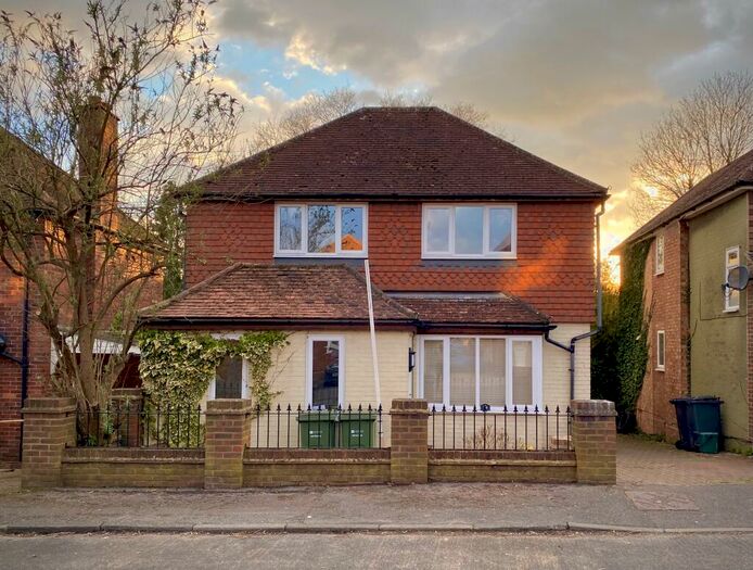 4 Bedroom Detached House To Rent In Ardmore Avenue, Guildford, GU2