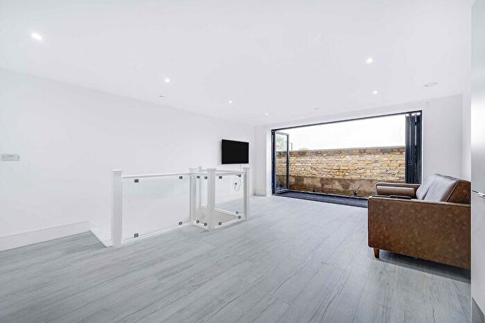 2 Bedroom Flat To Rent In Lillie Road, London, SW6