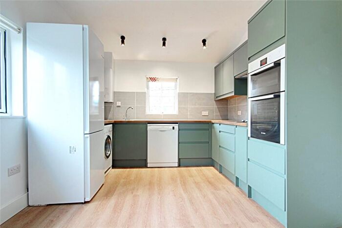 2 Bedroom Maisonette To Rent In Cecil Road, Enfield, EN2