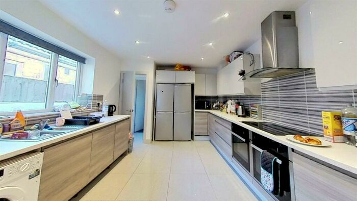 6 Bedroom House To Rent In Tiverton Road, Birmingham, B29