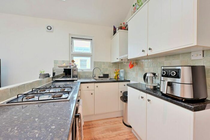 3 Bedroom Flat To Rent In Alexandra Road, Wimbledon, London, SW19