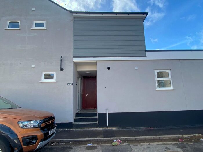 3 Bedroom Flat To Rent In Alfred Road, Gravesend, Kent, DA11