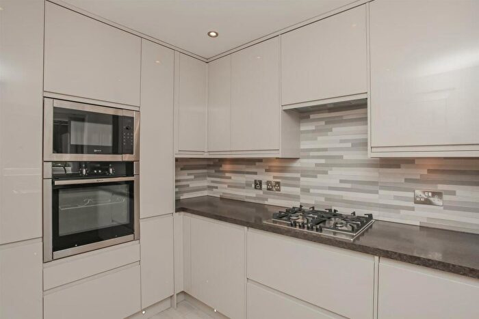 3 Bedroom End Of Terrace House For Sale In Ashmead Road, Banbury, OX16