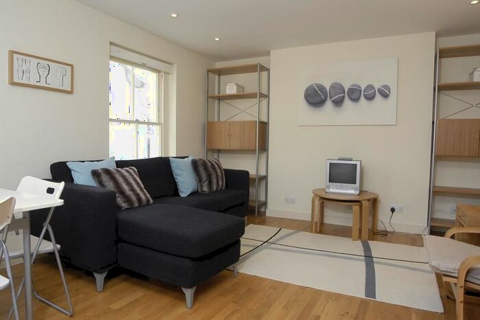 2 Bedroom Flat To Rent In Elgin Crescent, Notting Hill, W11