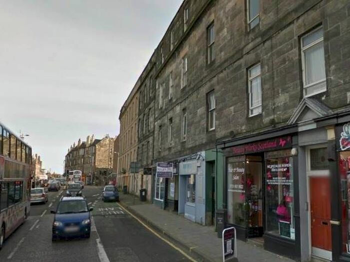 3 Bedroom Flat To Rent In East Norton Place, Edinburgh, EH7