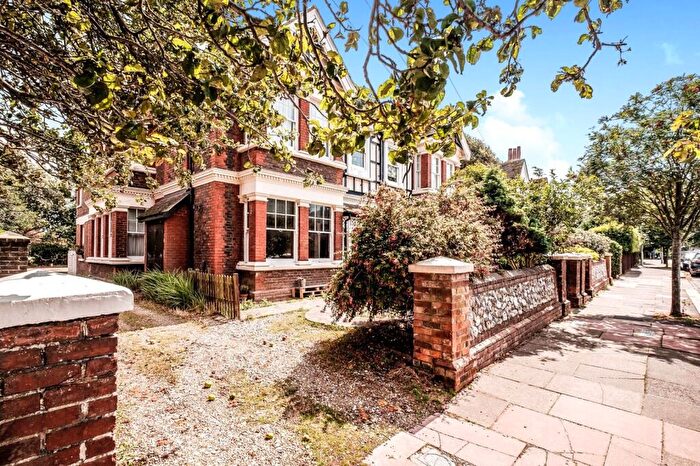 2 Bedroom Apartment For Sale In Shakespeare Road, Worthing, West Sussex, BN11