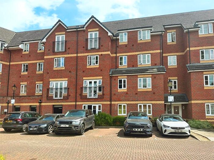 2 Bedroom Apartment For Sale In Eaton Avenue, Slough, Berkshire, SL1
