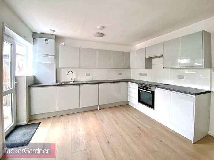 3 Bedroom House To Rent In Hall Farm Road, Cambridge, CB4