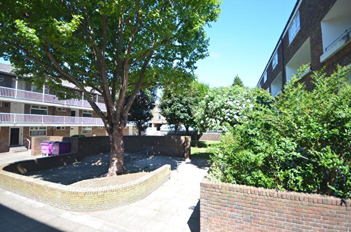 2 Bedroom Apartment To Rent In Gough Walk, London, E14