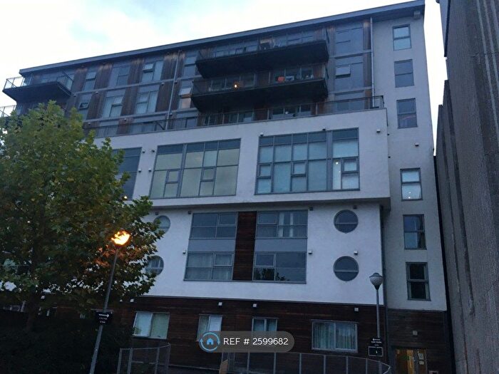 2 Bedroom Flat To Rent In Paramount Spring Gardens, Swindon, SN1