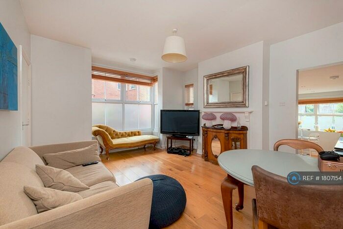 4 Bedroom Semi-Detached House To Rent In Queens Road, High Wycombe, HP13