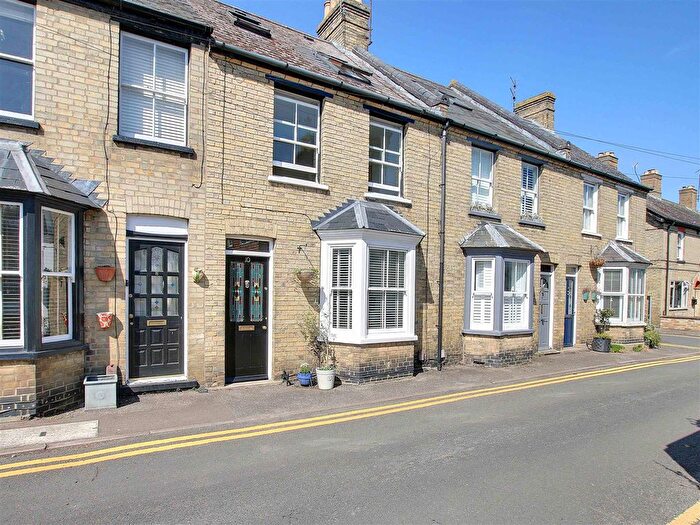 3 Bedroom Terraced House For Sale In Temple Close, Huntingdon, PE29