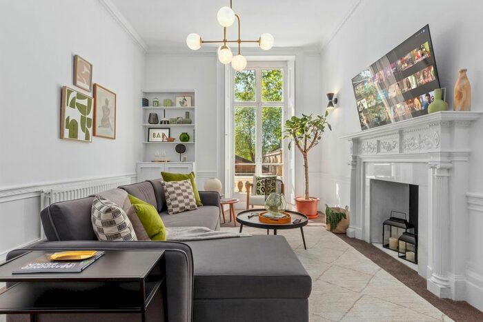 1 Bedroom Flat To Rent In St. Georges Square, London, SW1V