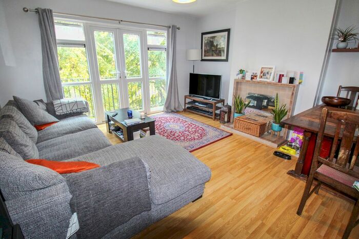 2 Bedroom Flat To Rent In Chingford Road, London, E17