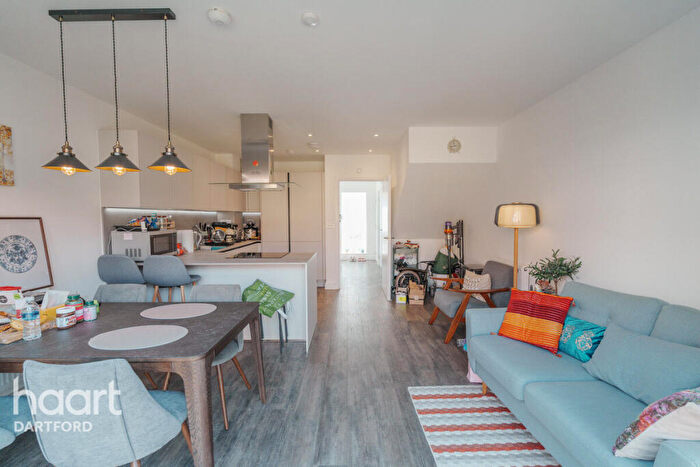 3 Bedroom Detached House To Rent In Longhoughton Avenue, Swanscombe, DA10