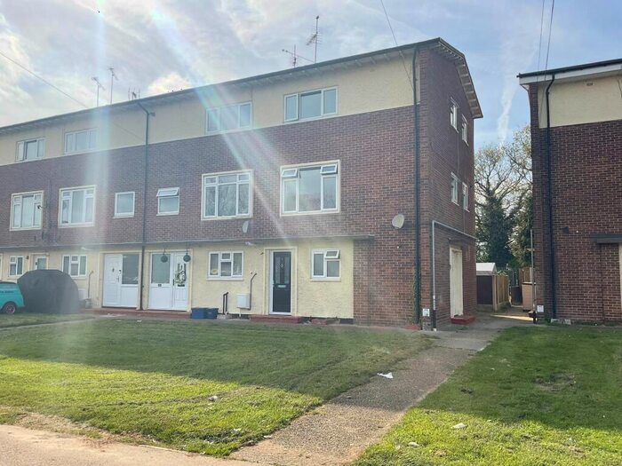 2 Bedroom Maisonette To Rent In Wood Farm Close, Leigh-on-Sea, SS9