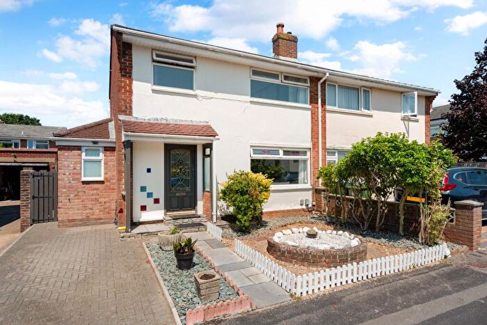 3 Bedroom Semi-Detached House For Sale In Beaumont Close, Fareham, PO15