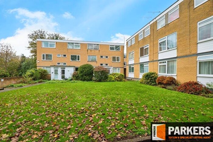 2 Bedroom Flat To Rent In Chalfont Court, Close General Hospital, SO16