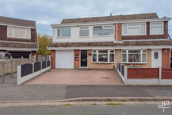 6 Bedroom Semi-Detached House For Sale In Telford Crescent, Leigh, WN7