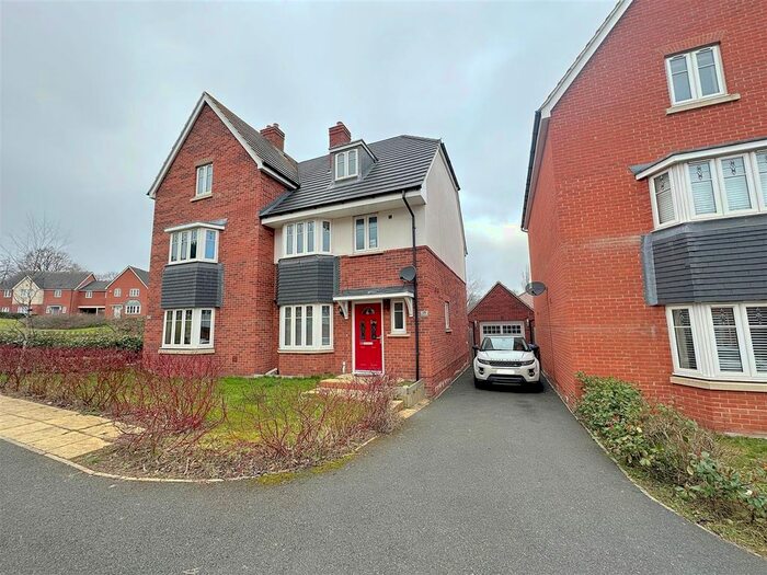 4 Bedroom Semi-Detached House To Rent In Cliff Court, Northampton, NN3