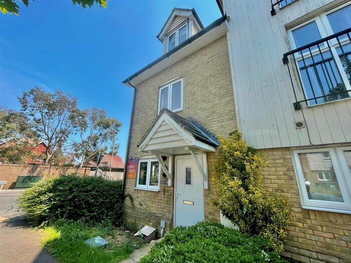 4 Bedroom End Of Terrace House To Rent In Page Road, Hawkinge, Folkestone, CT18