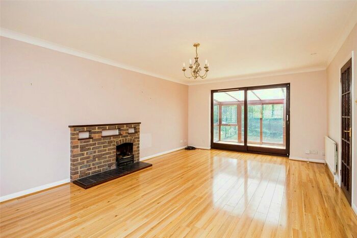 4 Bedroom Detached House For Sale In The Spinney, Robertsbridge, East Sussex, TN32