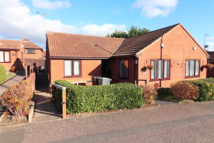 2 Bedroom Bungalow For Sale In Edgcott Close, Barton Hills, Luton, LU3