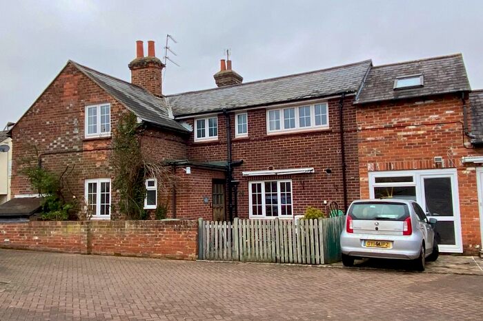 4 Bedroom Semi-Detached House To Rent In Wood Street, Wallingford OX10