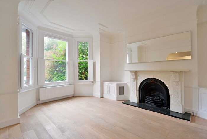 2 Bedroom Maisonette For Sale In Southwood Avenue, London, N6