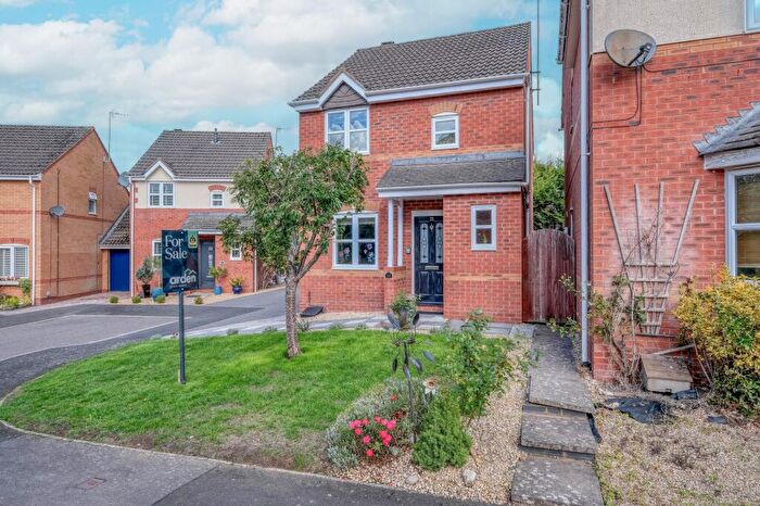 3 Bedroom Detached House For Sale In Lench Close, Redditch, B97