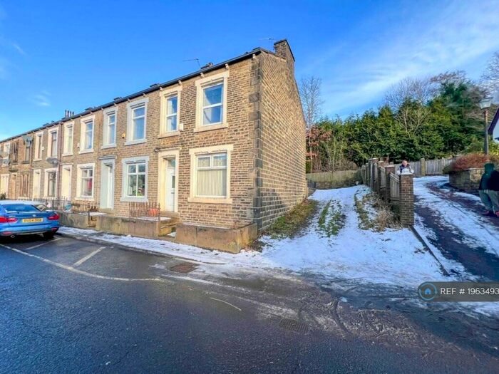 3 Bedroom End Of Terrace House To Rent In Bacup Road, Rossendale, BB4