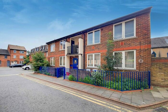 1 Bedroom Flat To Rent In Grand Union Crescent, Hackney, London E8