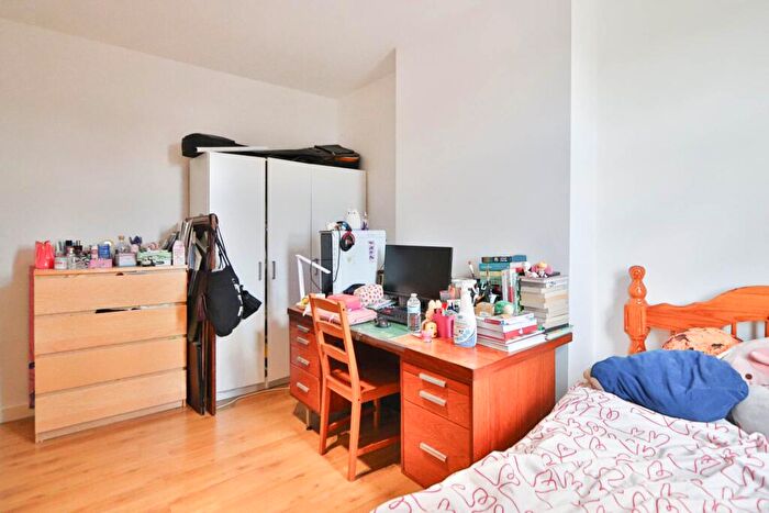 3 Bedroom End Of Terrace House For Sale In Beverley Road, New Malden, KT3