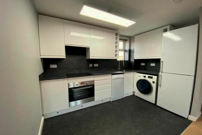 2 Bedroom Flat To Rent In Vistula Crescent, Swindon, SN25