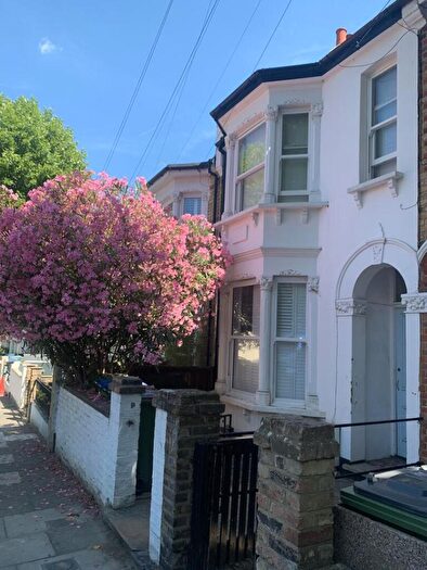 2 Bedroom Flat To Rent In Inverine Road, London, SE7