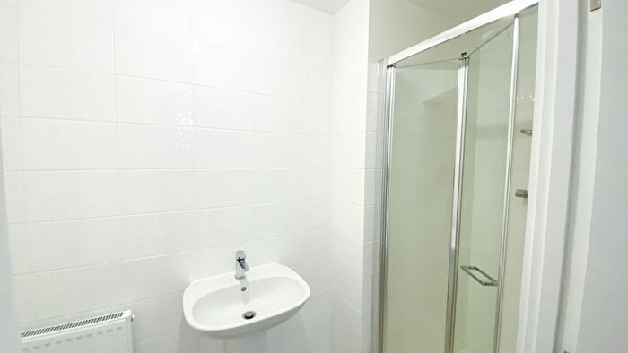 3 Bedroom Town House To Rent In Amersham Street, Salford, M5