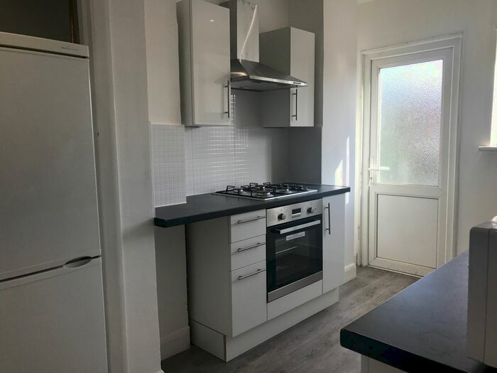 6 Bedroom Flat To Rent In Parson Street, London, NW4