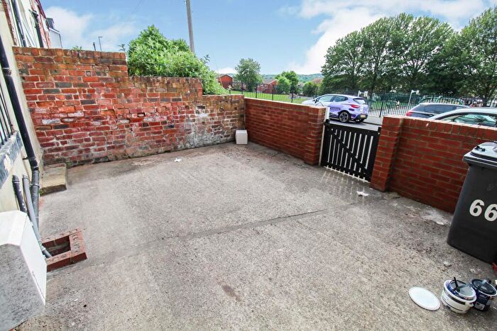 1 Bedroom Flat To Rent In Kings Road, Hyde Park, Leeds, LS6