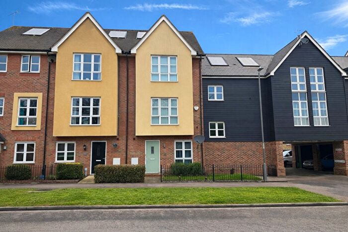 4 Bedroom Terraced House For Sale In Stadium Approach, Aylesbury, HP21