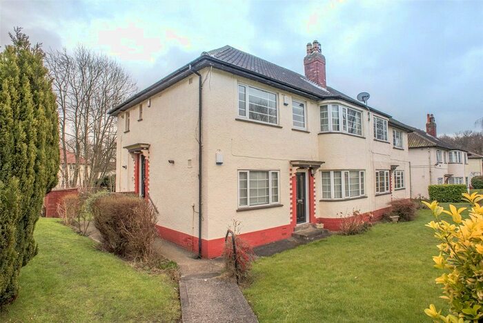 2 Bedroom Flat To Rent In Sandringham Gardens, Leeds, West Yorkshire, LS17