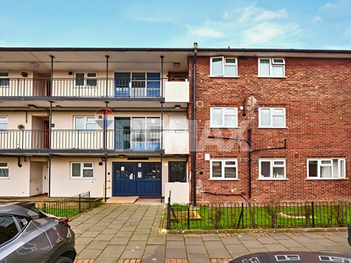3 Bedroom Maisonette To Rent In Lowe Avenue, London, E16