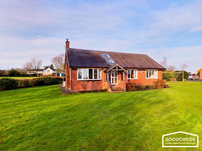 3 Bedroom Bungalow To Rent In Bursnips Road, Essington WV11