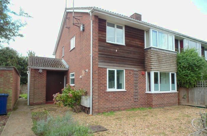 2 Bedroom Maisonette To Rent In Farringford Close, Cambridge, CB4