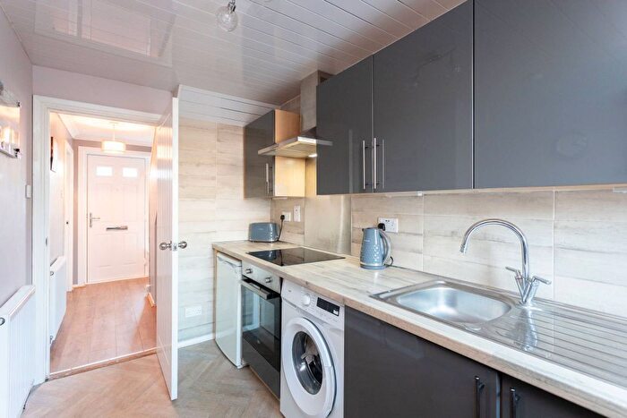 2 Bedroom End Of Terrace House For Sale In Balunie Terrace, Dundee, Angus, DD4