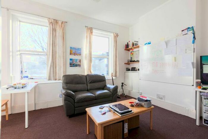 1 Bedroom Flat To Rent In Tower Bridge Road, Bermondsey, London, SE1