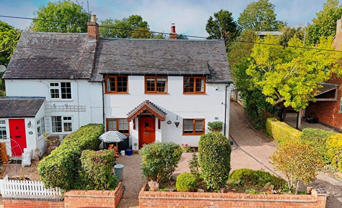 3 Bedroom Semi-Detached House For Sale In Ashorne, Warwick, CV35