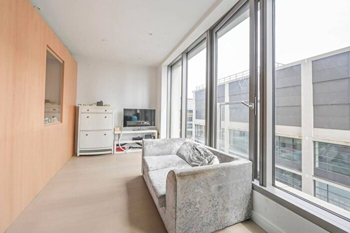 1 Bedroom Flat For Sale In Park Drive, Canary Wharf, London, E14